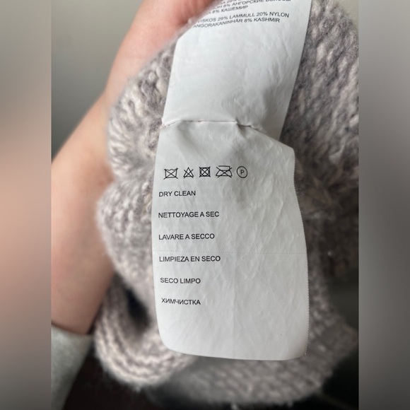 Club Monaco Cashmere Blend Turtleneck Sleeveless Knit - Picture 7 of 7